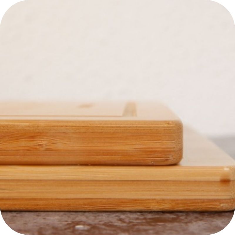 Showing The Thickness of the Kitchen Thickened bamboo Mildew Resistant Cutting Board